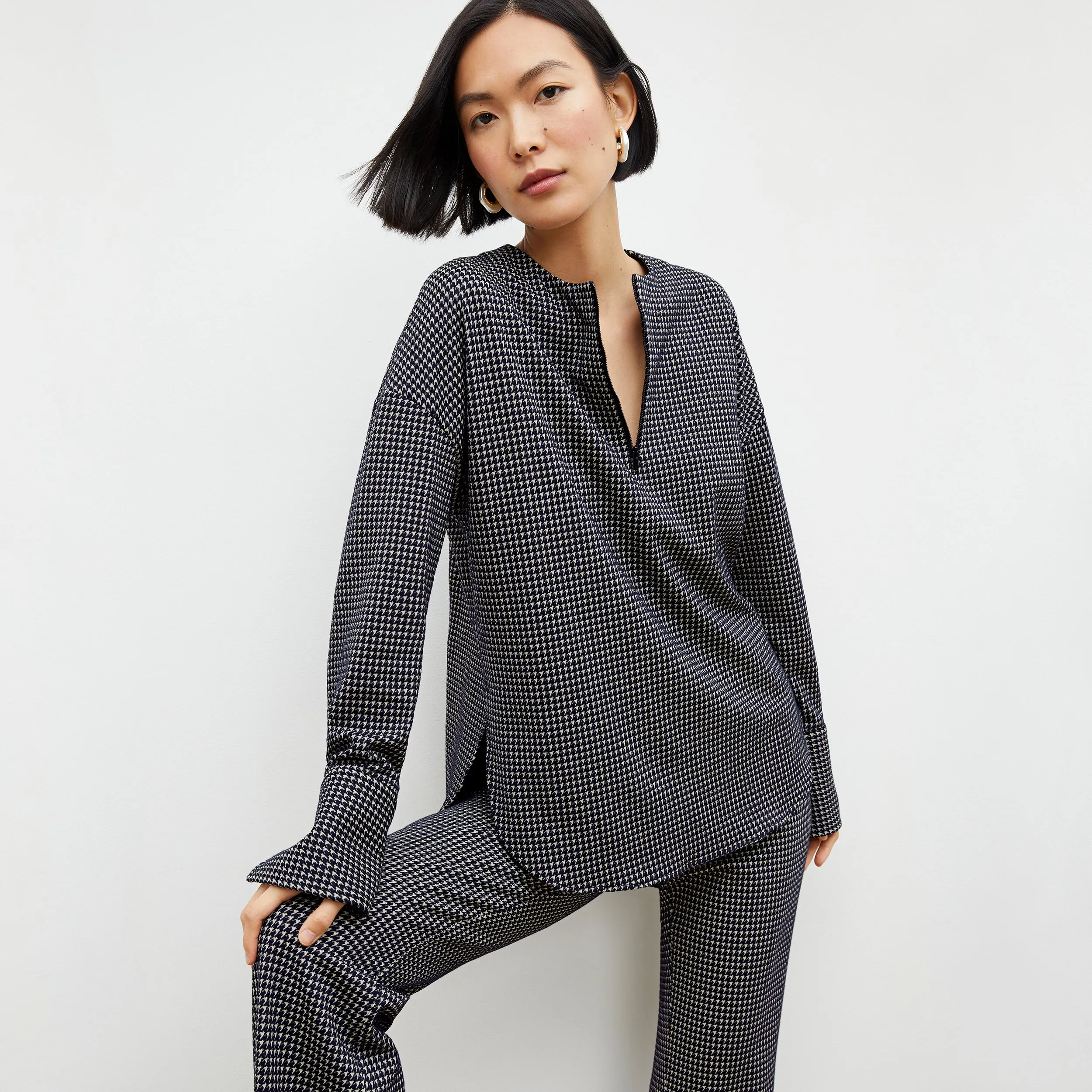 Horton Flare Trouser - Stretch Houndstooth :: Black / White
