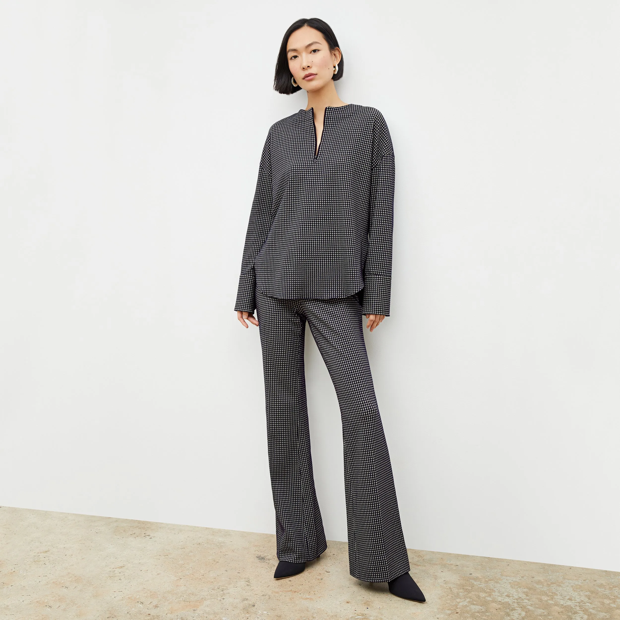Horton Flare Trouser - Stretch Houndstooth :: Black / White